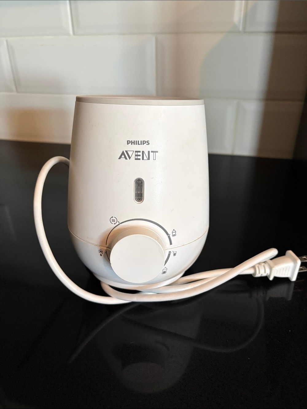 Philips AVENT White Bottle Warmer – Gentle, Even Heating